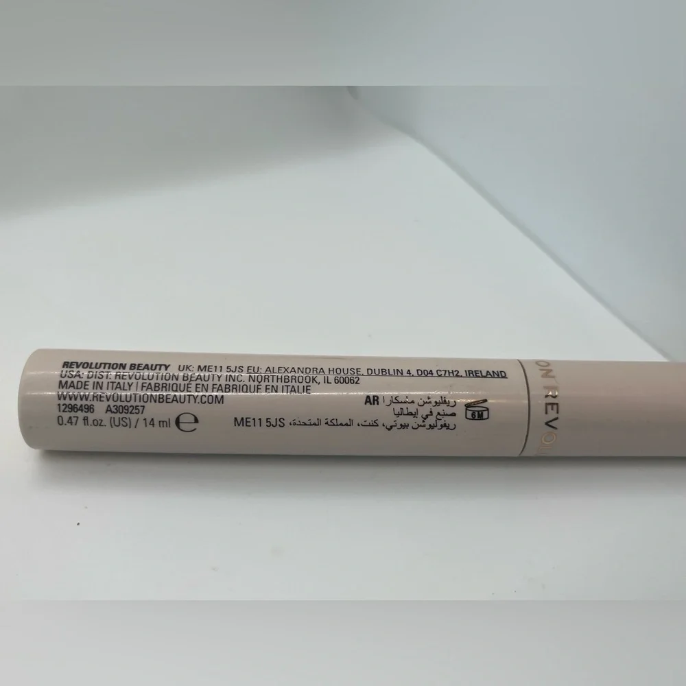 REVOLUTION 5D Mascara Lift & Define Extra Dimension 5D Lash & Estee Lauder Black